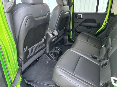 Used 2025 Jeep Gladiator Sport image 24