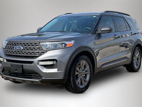 Used 2021 Ford Explorer XLT w/ Equipment Group 202A RWD image 2