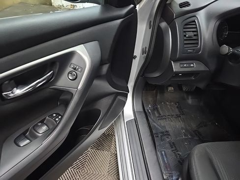 Used 2015 Nissan Altima 2.5 SV w/ Convenience Package FWD image 27