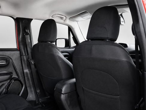 Used 2017 Jeep Renegade Altitude FWD image 15