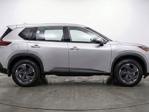 Used 2025 Nissan Rogue SV FWD image 11