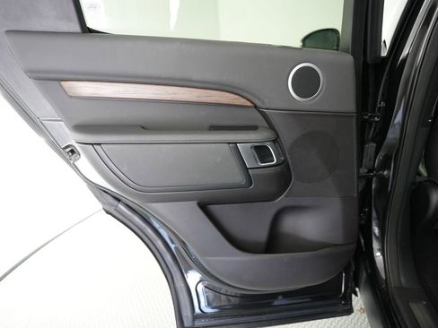 Used 2017 Land Rover Discovery HSE image 39