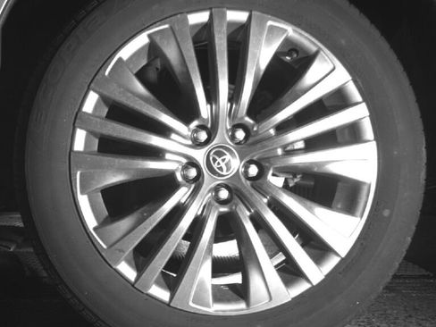 Used 2023 Toyota Venza XLE image 17