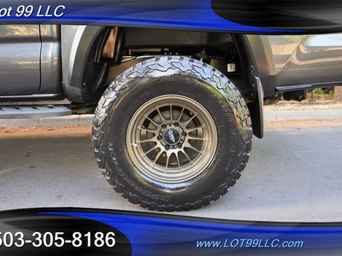 Used 2018 Toyota Tacoma TRD Off-Road AWD/4WD image 3