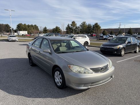 Used 2005 Toyota Camry image 3
