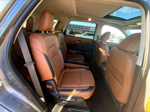 Used 2022 Nissan Pathfinder Platinum w/ Cargo Package image 19