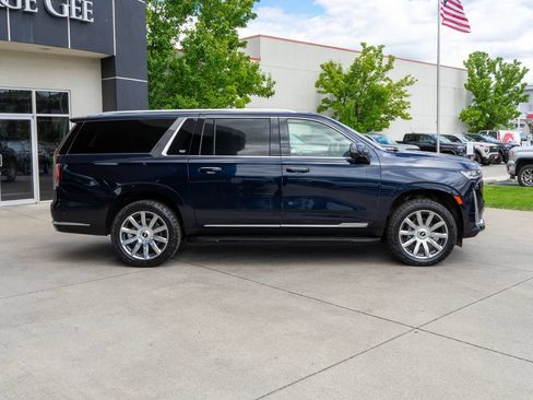 Used 2024 Cadillac Escalade ESV Premium Luxury Platinum AWD/4WD image 8