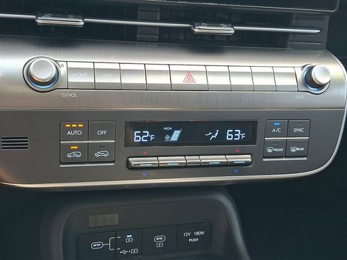Certified 2024 Hyundai Kona SEL AWD/4WD image 14