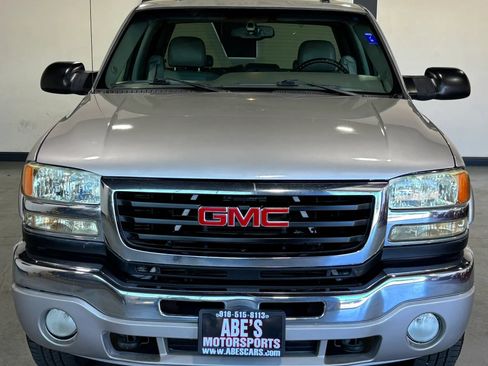 Used 2005 GMC Sierra 2500 SLT w/ Heavy-Duty Power Package AWD/4WD image 3