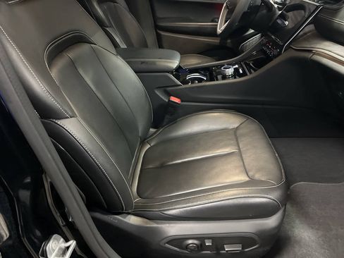 Used 2023 Jeep Grand Cherokee Limited w/ Black Appearance Package AWD/4WD image 14