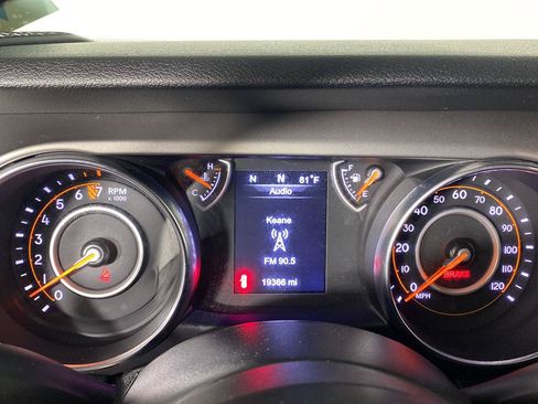Used 2019 Jeep Wrangler Sport AWD/4WD image 2
