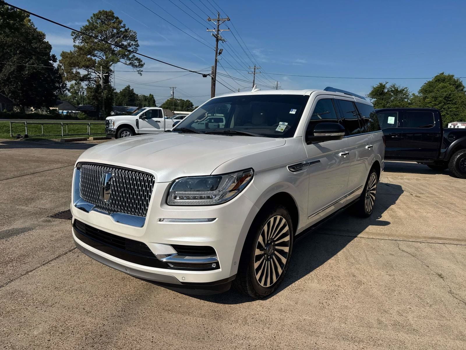 Used 2019 Lincoln Navigator Reserve AWD/4WD image 3
