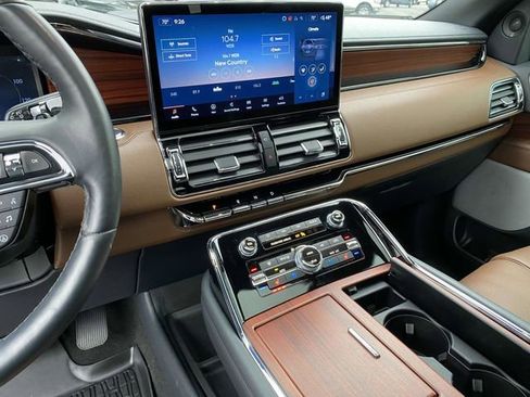 Used 2024 Lincoln Navigator Reserve image 30