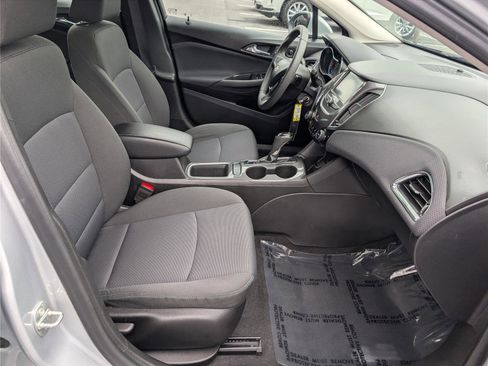 Used 2018 Chevrolet Cruze LT FWD image 11