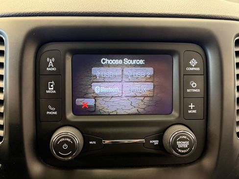 Used 2018 Jeep Compass Latitude FWD image 23