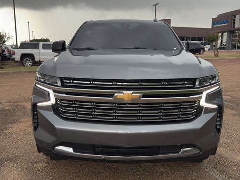 Used 2021 Chevrolet Tahoe Premier w/ Premium Package RWD image 2