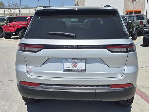 New 2026 Jeep Grand Cherokee Limited RWD image 4