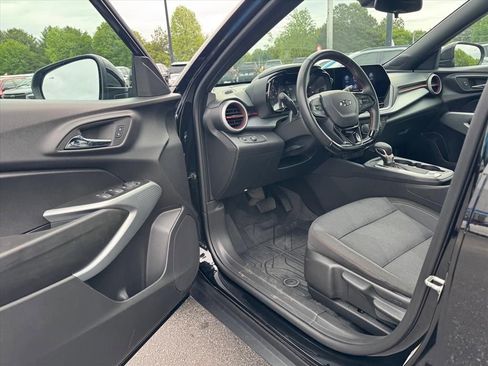 Used 2025 Chevrolet Trax RS w/ Sunroof Package FWD image 13