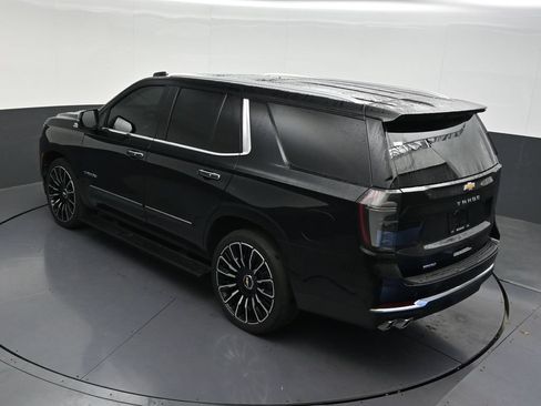 Used 2025 Chevrolet Tahoe High Country AWD/4WD image 19