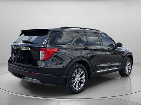 Certified 2022 Ford Explorer XLT w/ Equipment Group 202A RWD image 3