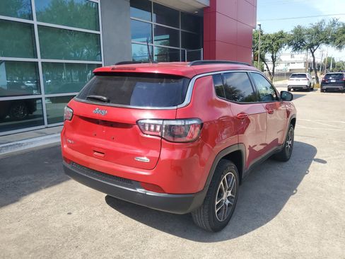 Used 2019 Jeep Compass Latitude w/ Cold Weather Group AWD/4WD image 6