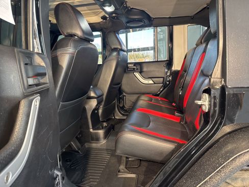 Used 2014 Jeep Wrangler Unlimited Rubicon w/ Max Tow Package image 14