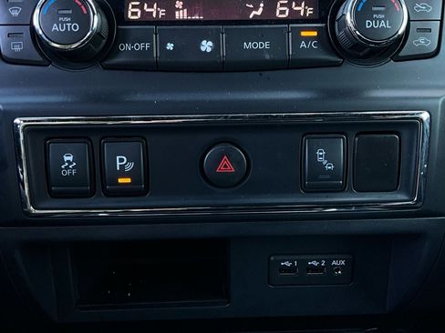 Used 2019 Nissan Titan SV w/ SV Convenience Package image 26