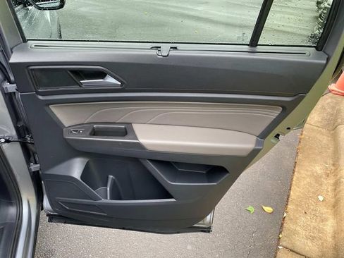 Used 2022 Volkswagen Atlas SE w/ Panoramic Sunroof Package FWD image 35