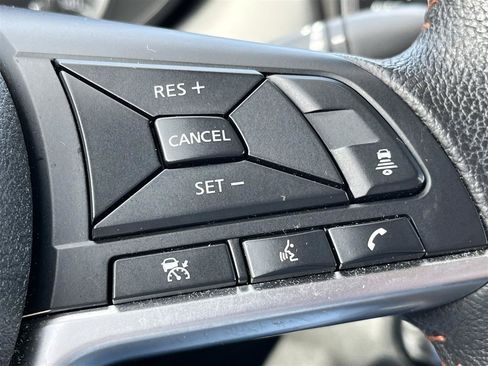 Used 2025 Nissan Versa SR FWD image 23