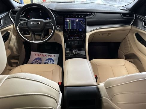 Used 2025 Jeep Grand Cherokee Limited image 27