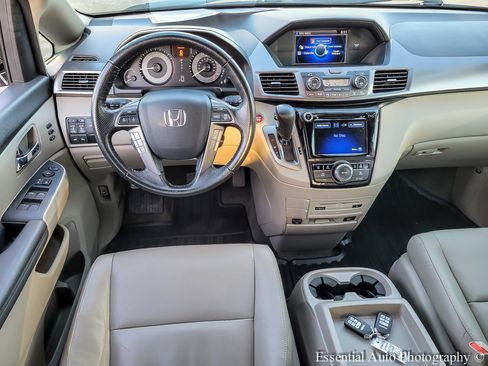 Used 2015 Honda Odyssey Touring Elite image 14