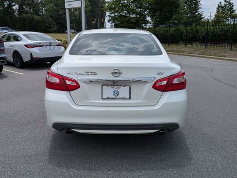 Used 2017 Nissan Altima 2.5 SV FWD image 4