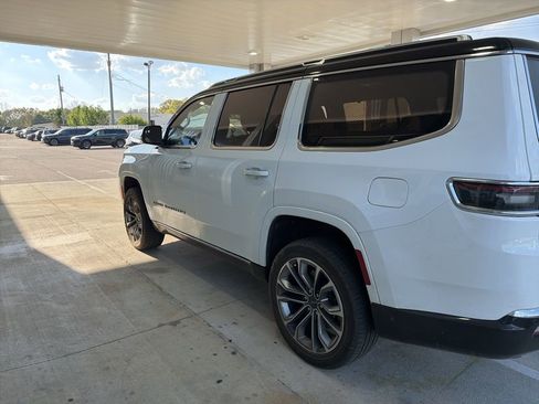 Used 2024 Jeep Grand Wagoneer Series III w/ HD Trailer Tow Package image 5