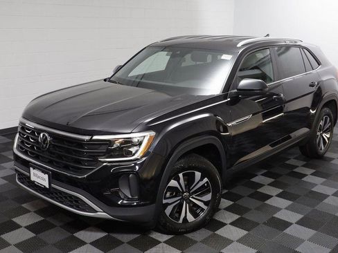 Used 2025 Volkswagen Atlas Cross Sport SE image 2