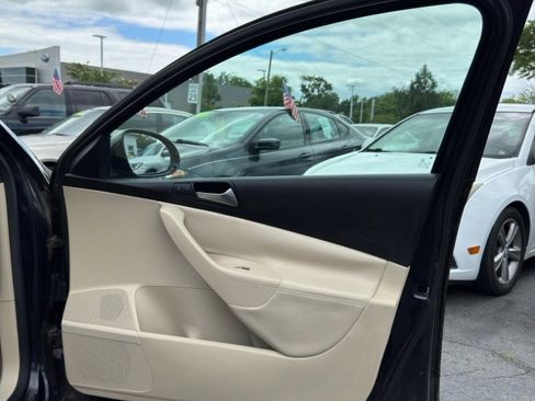 Used 2010 Volkswagen Passat Komfort image 8