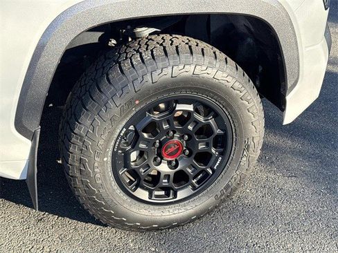 Used 2024 Toyota Tundra Limited image 7