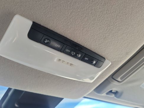 Used 2023 Nissan Versa S w/ Trunk Package image 23