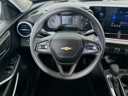 Used 2025 Chevrolet Trax LS w/ LS Convenience Package FWD image 17
