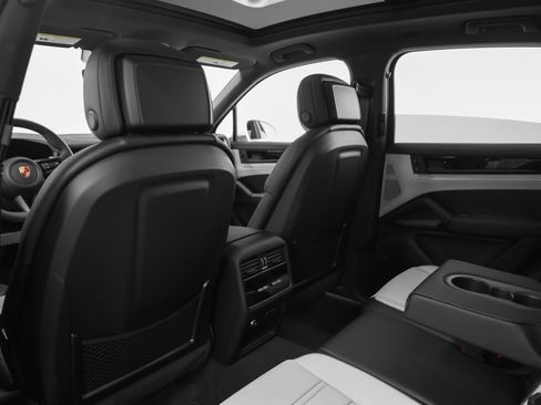 Certified 2026 Porsche Cayenne AWD/4WD image 42