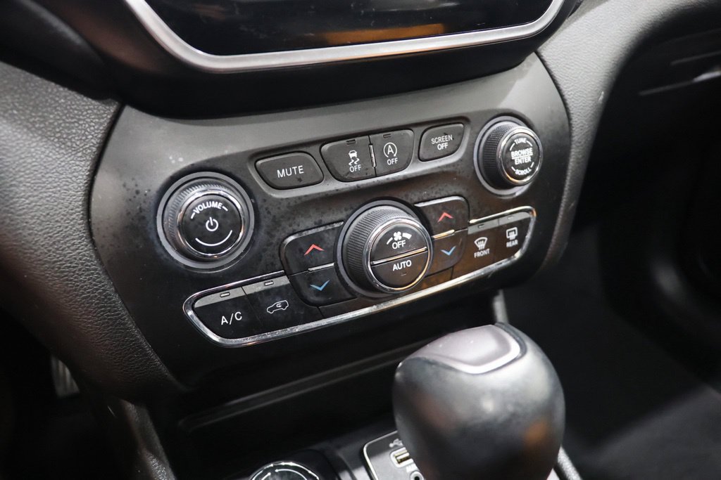 Used 2021 Jeep Cherokee Limited w/ Elite Package AWD/4WD image 28
