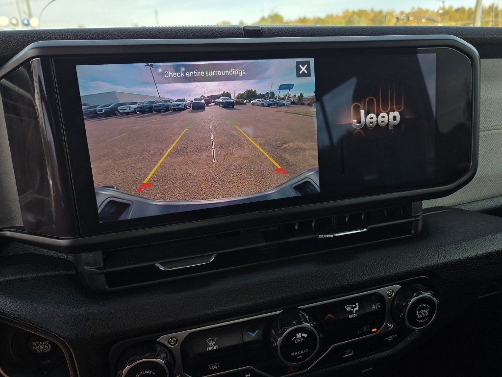 Used 2024 Jeep Gladiator Sport AWD/4WD image 11