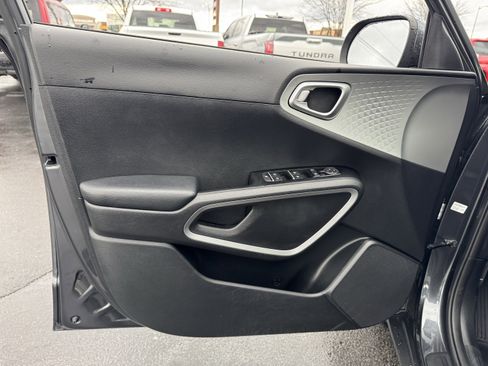 Used 2020 Kia Soul LX image 23