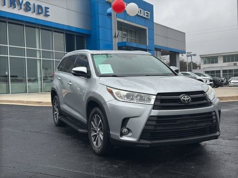 Used 2019 Toyota Highlander XLE image 3