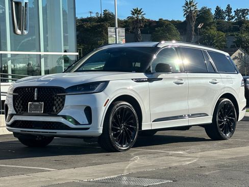 New 2026 Lincoln Aviator Reserve image 7