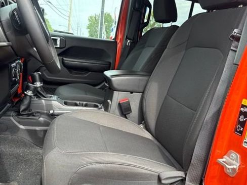 Used 2018 Jeep Wrangler Unlimited Rubicon AWD/4WD image 17