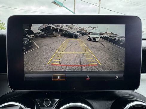 Used 2019 Mercedes-Benz GLC 300 4MATIC image 35