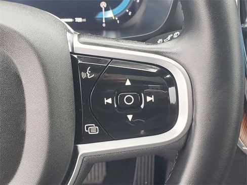 Certified 2025 Volvo XC60 B5 Plus image 20