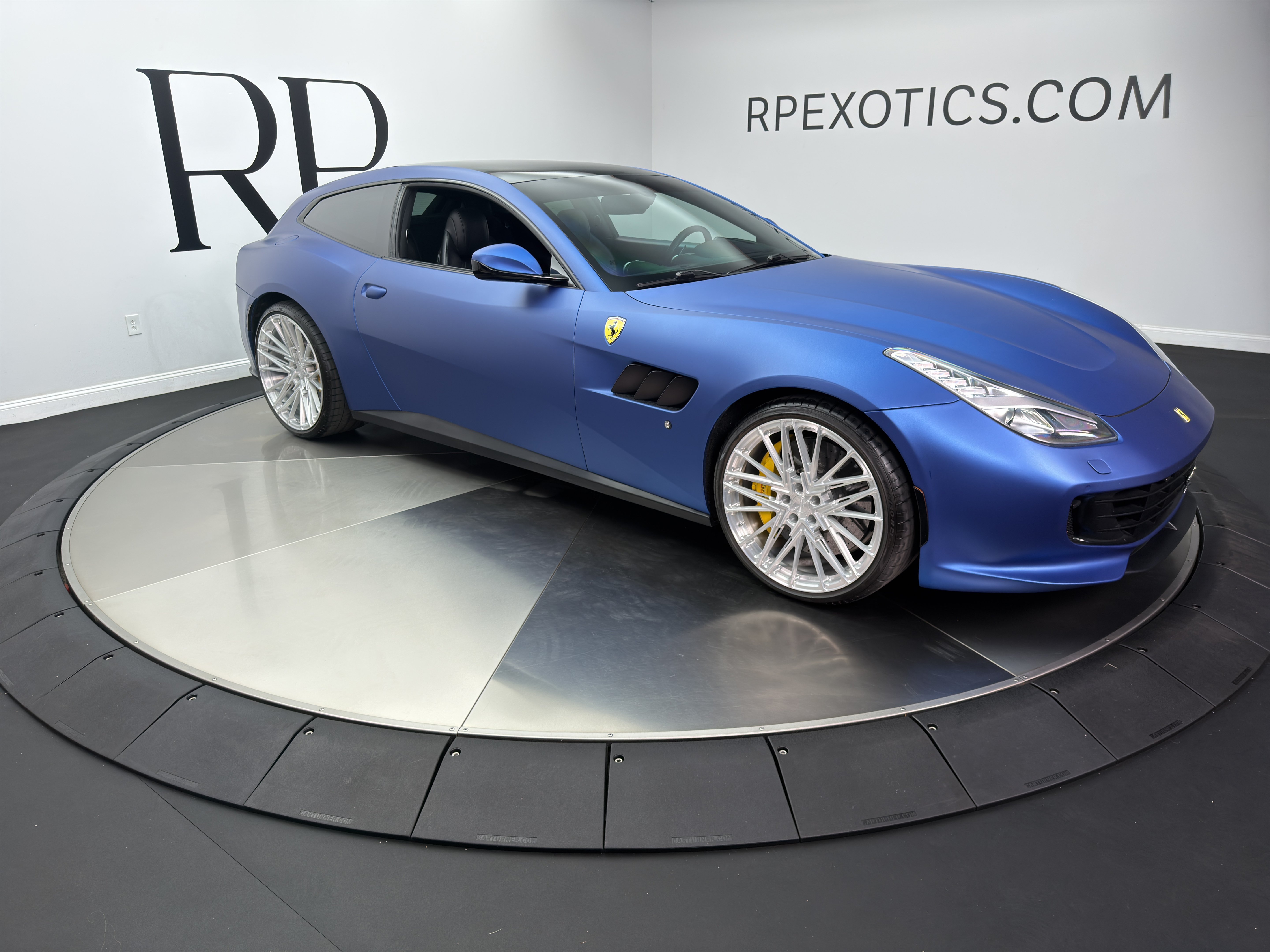 Used 2017 Ferrari GTC4Lusso AWD/4WD image 8