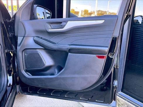 Used 2022 Ford Escape SE w/ SE Sport Appearance Package image 22