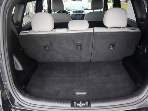 Used 2018 Kia Soul FWD image 40
